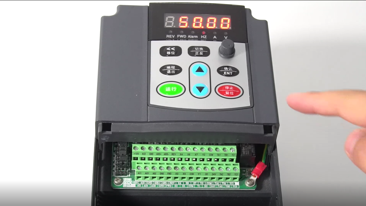 SK600变频器面板启停面板电位器调速视频指导